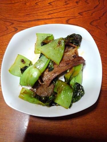 チンゲン菜と豚肉の炒め物